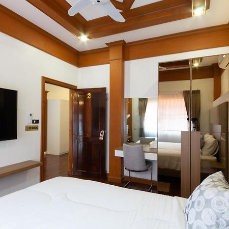Villa Rudi House à Patong Extérieur photo
